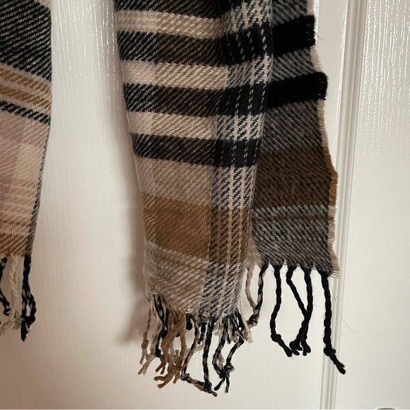Abercrombie & Fitch Plaid Scarf - Picture 3 of 3